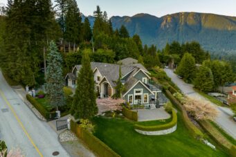 SPECTACULAR CLASSIC BRITISH PROPERTIES RESIDENCE - 620 St. Andrews Road, West Vancouver
